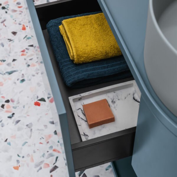 Mobile bagno Madia ovale con lavabo in ceramica Mate AXA, vista alternativa per arredo bagno – Tuttidea