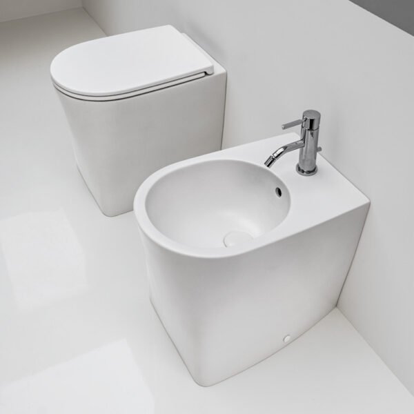 Vaso e bidet a terra in ceramica Collezione DP AXA, immagine principale, arredo bagno – Tuttidea
