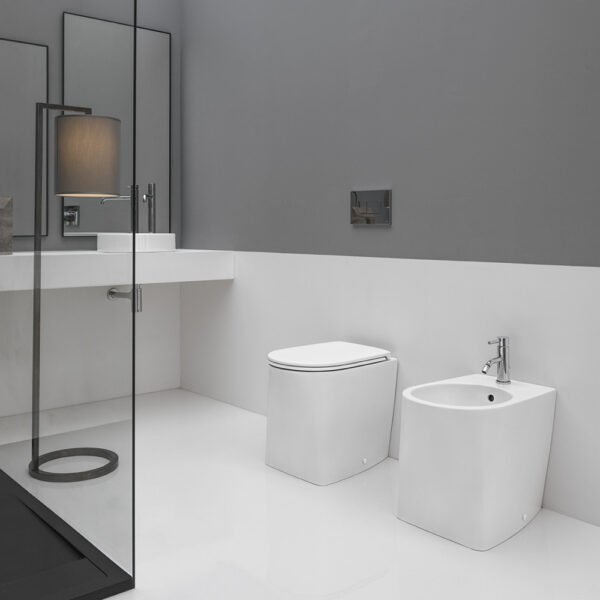 Vaso e bidet a terra in ceramica Collezione DP AXA, vista alternativa 2, arredo bagno – Tuttidea