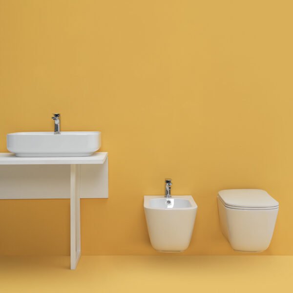 Miniatura WC e bidet sospesi, ambientazione in ceramica Collezione Tribeca Kerasan per arredo bagno – Tuttidea