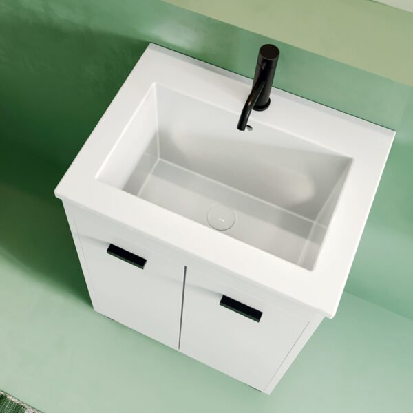 Dettaglio della composizione mobile con lavabo in ceramica Prisma Acquaceramica Colavene per arredo bagno e arredo lavanderia – Tuttidea