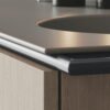 Lavabo in ceramica con mobile Regolo sospeso a due ante 20.20 composizione 10 vista alternativa della collezione Acquaceramica Colavene per arredo bagno – Tuttidea