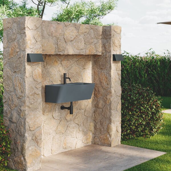 Lavabo sospeso in ceramica della Collezione Wynn 7 Acquaceramica Colavene in ambientazione per arredo bagno e arredo lavanderia – Tuttidea