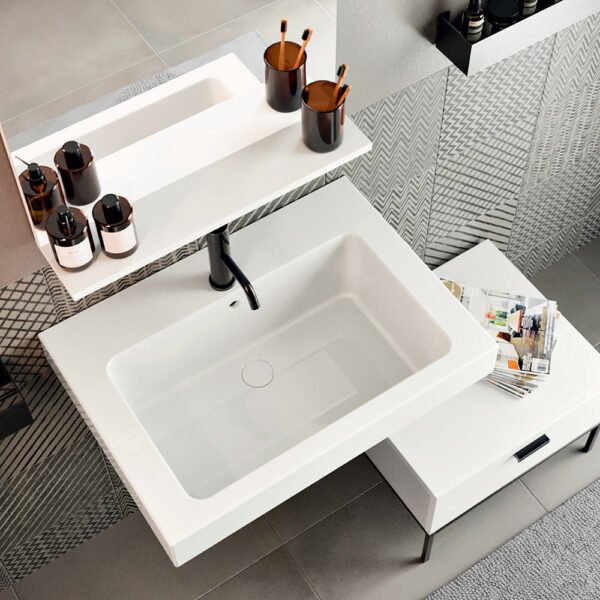 Mobile bagno completo a terra con lavabo in ceramica Collezione Alaqua 7 Acquaceramica Colavene, vista alternativa, per arredo bagno e arredo lavanderia – Tuttidea