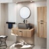 Mobile bagno completo sospeso con lavabo in ceramica della Collezione Wynn 4 Acquaceramica Colavene in ambientazione per arredo bagno e arredo lavanderia – Tuttidea