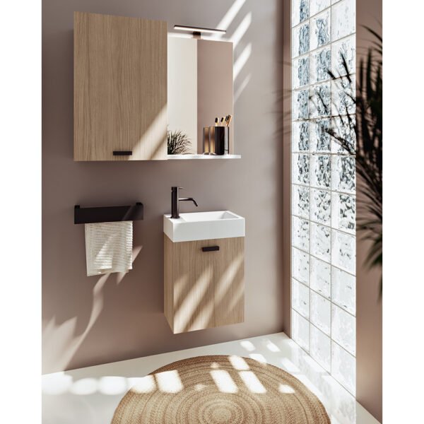 Mobile bagno con lavabo in ceramica della collezione Mini Lavabi Acquaceramica Colavene inserito in un ambiente di arredo bagno – Tuttidea