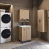 Composizione ambientata con mobile e lavabo in ceramica Prisma Acquaceramica Colavene per arredo bagno e arredo lavanderia – Tuttidea