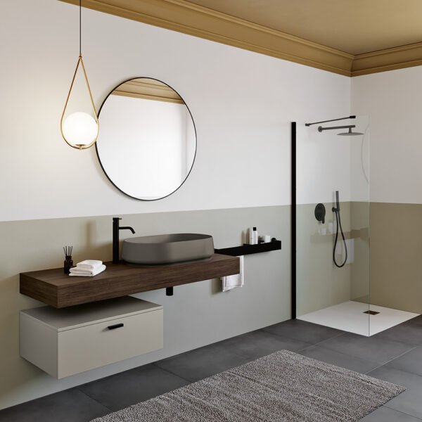 Mobile bagno sospeso con lavabo in ceramica della collezione Ciotole Acquaceramica Colavene in ambientazione bagno – Tuttidea