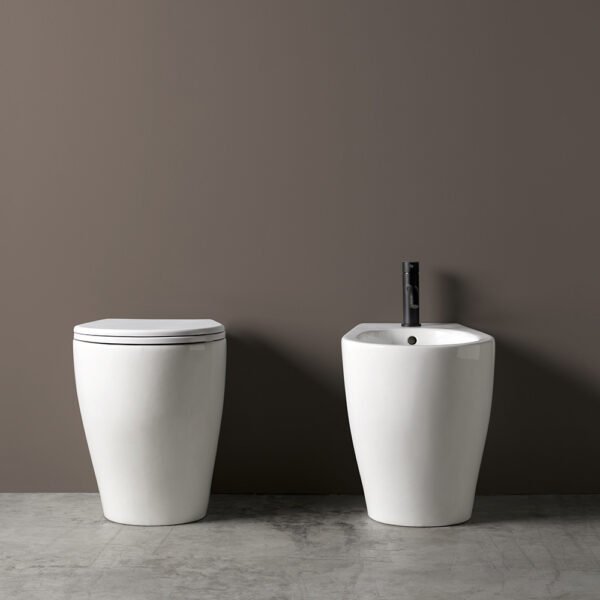 Wc e Bidet a terra filo muro in ceramica Collezione Avani AXA per arredo bagno – Tuttidea