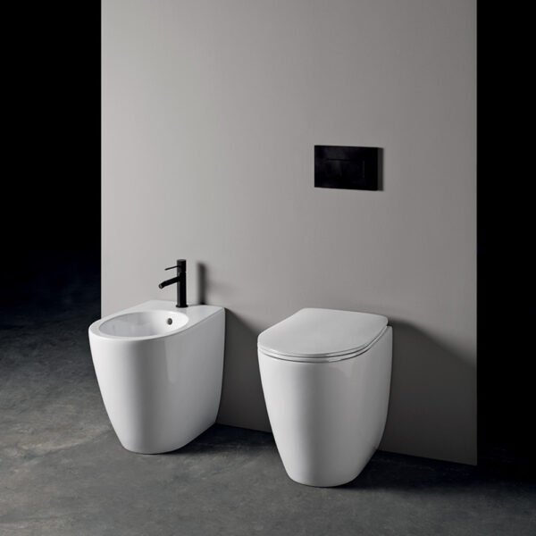 Wc e Bidet a terra filo muro in ceramica Collezione Piccola Eva AXA per arredo bagno – Tuttidea