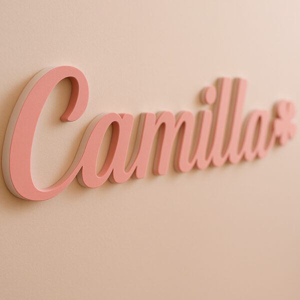 Scritta decorativa a parete CAMILLA in Legno, Forex o Alluminio Dibond Telligraf