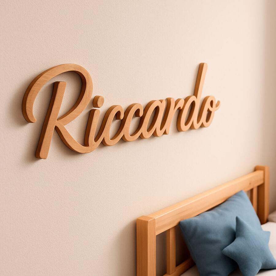 Scritta decorativa a parete RICCARDO in Legno, Forex o Alluminio Dibond Telligraf