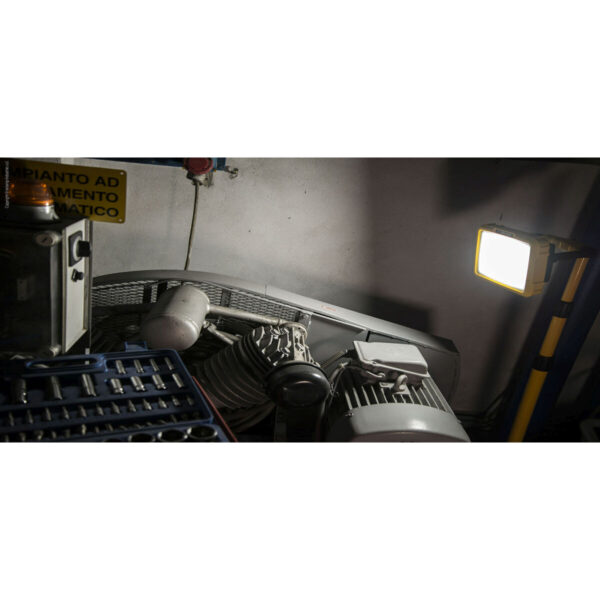 M1208171_1