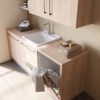Mobile lavanderia con lavabo in ceramica e cesto portabiancheria Smartop 4 Colavene