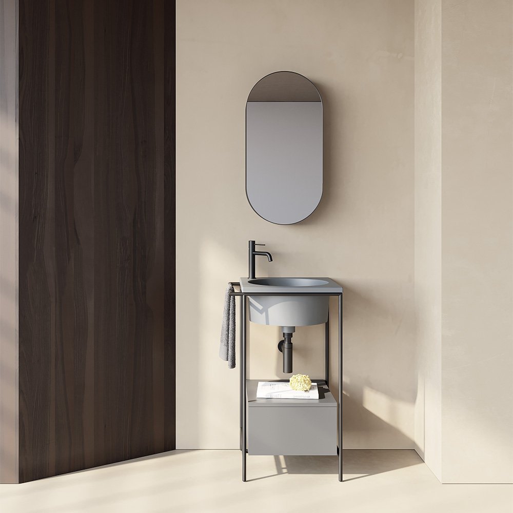 Collezione 20.26 Colavene per un bagno dal design contemporaneo Ambientazione del mobile bagno compatto Colavene 20.26 da 48 cm con lavabo in ceramica